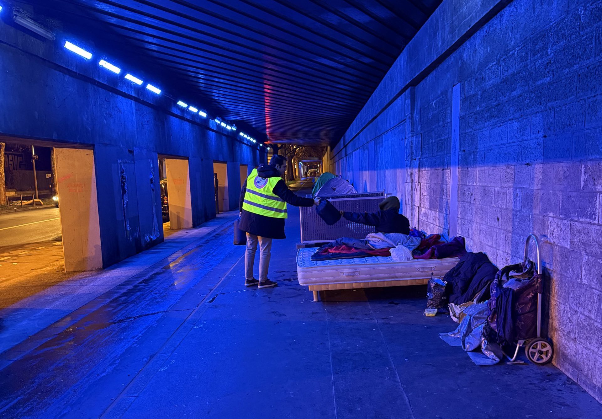 Action solidaire de Timetohelp auprès des personnes sans abri à Paris